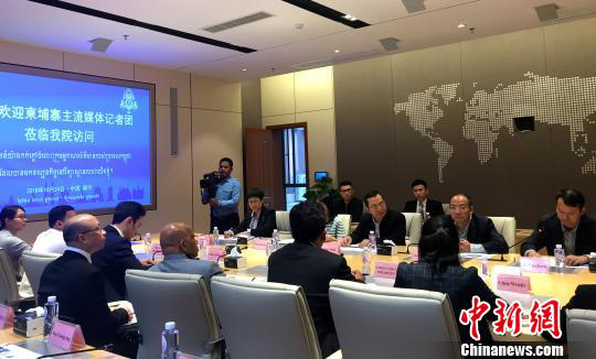 柬埔寨主流媒體采訪(fǎng)團在廣西大學(xué)與師生交流。