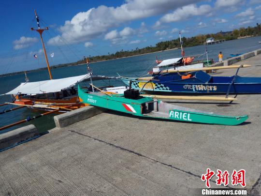 圖為被救助的菲律賓漁民的漁船。 中交公路規劃設計院有限公司 攝